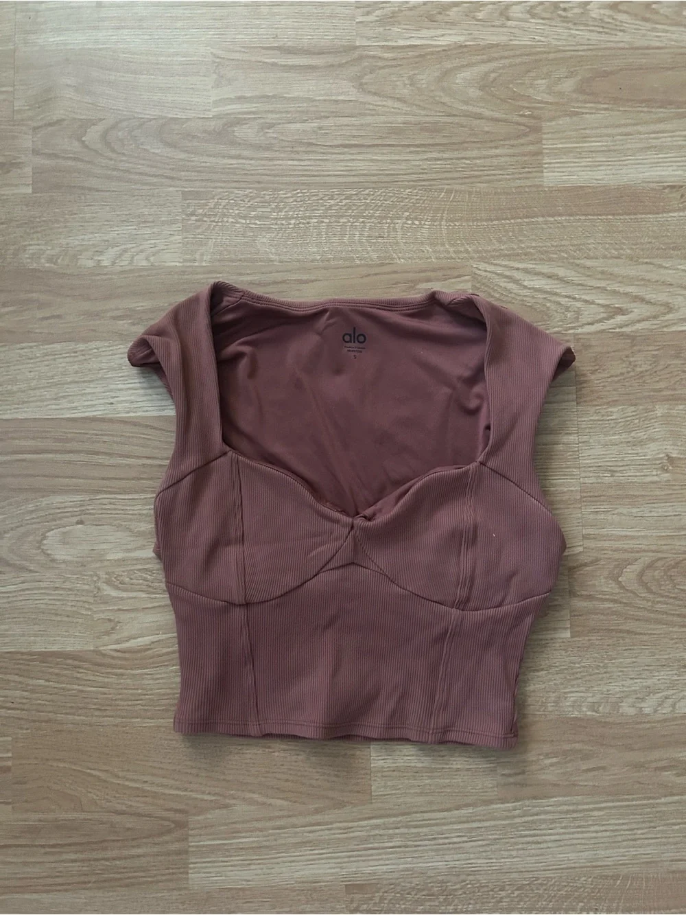 ALO Yoga Ribbed Sweetheart Crop Top in Rust